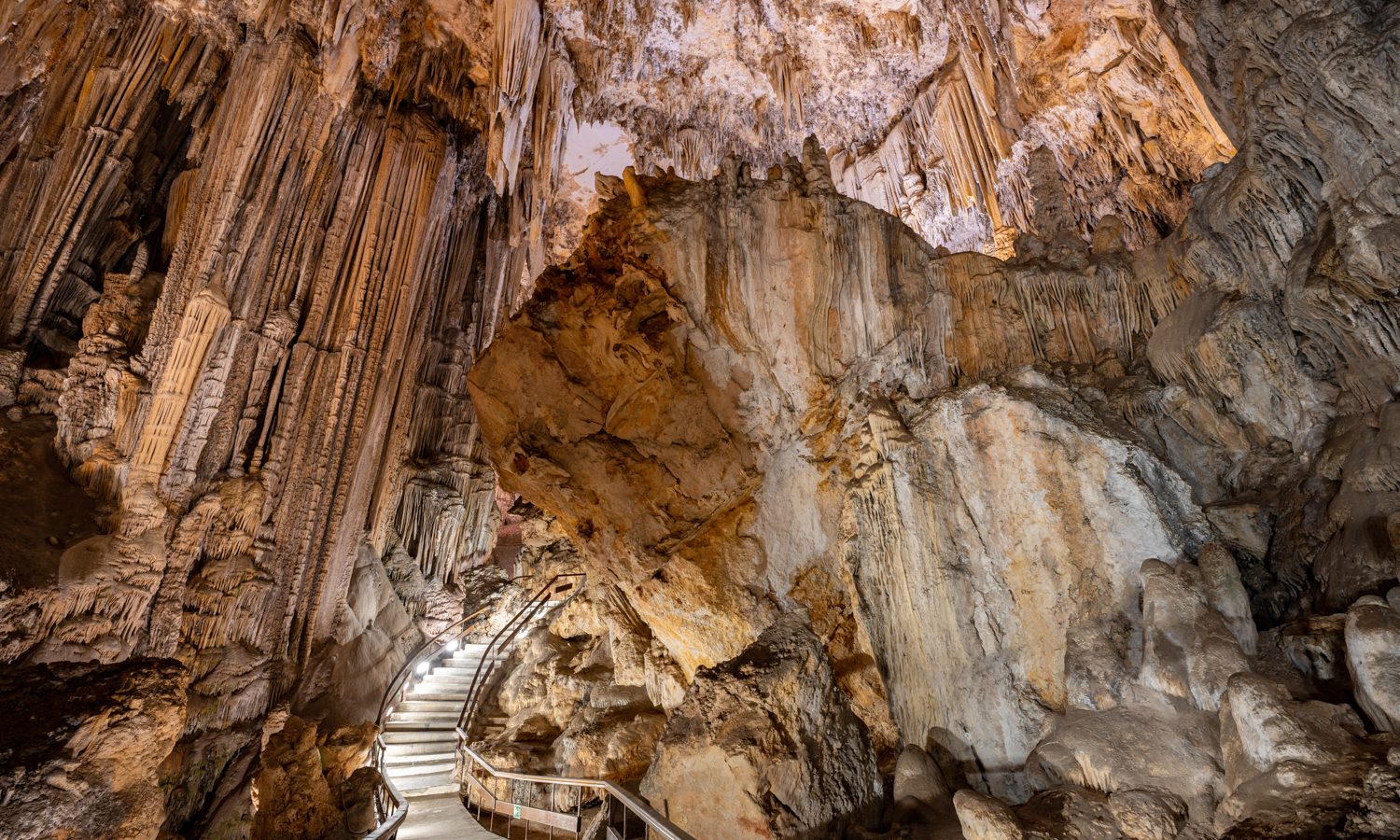 La Cueva de Nerja finaliza su temporada alta con un equilibro entre las visitas y la conservación de este BIC