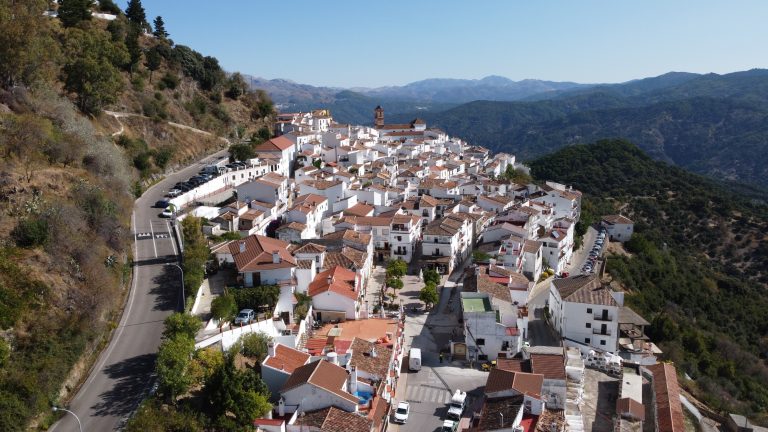 Algatocín realizará nueve contrataciones para jóvenes a través del programa Activa-T Joven