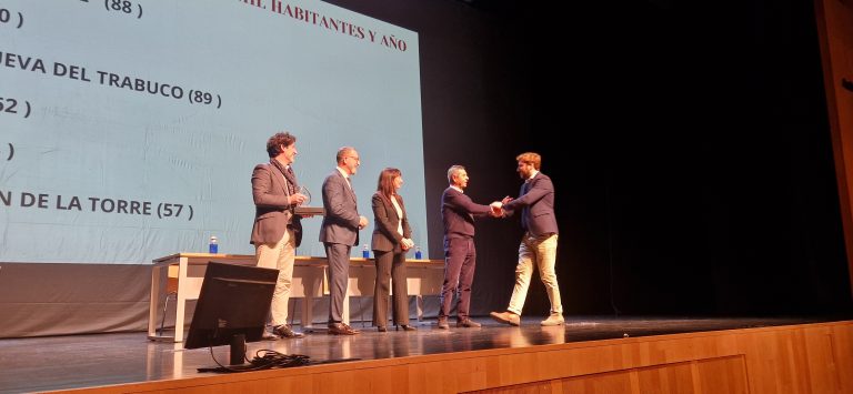 Reconocen a Cañete la Real por su alto índice de donaciones de sangre