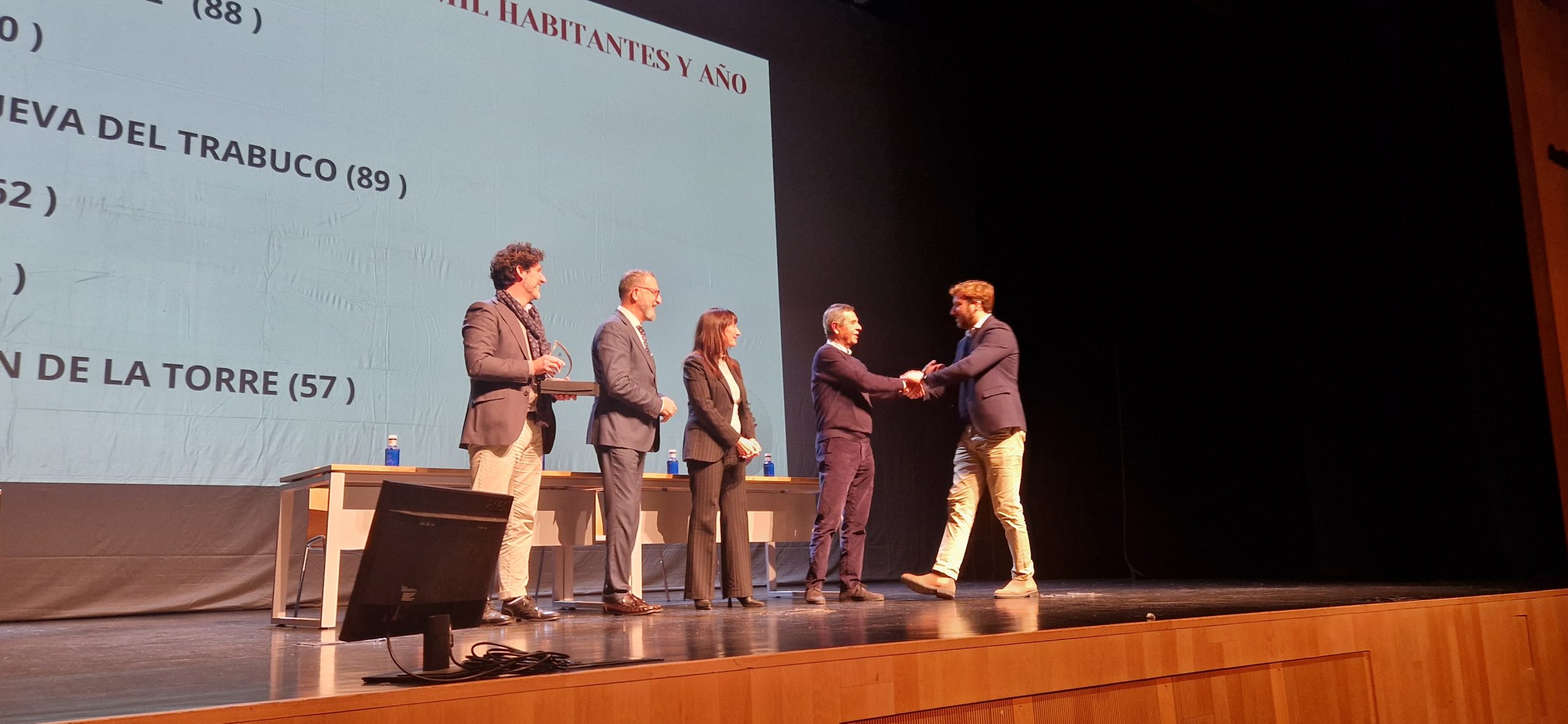 Reconocen a Cañete la Real por su alto índice de donaciones de sangre