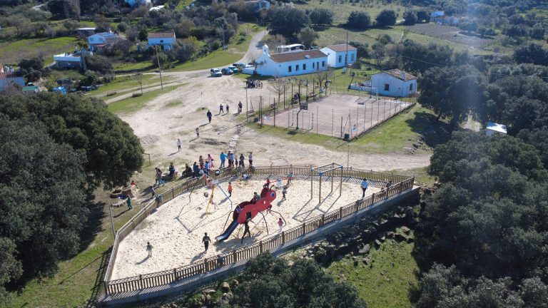 Siete Pilas acoge un encuentro escolar con motivo del Día de Andalucía
