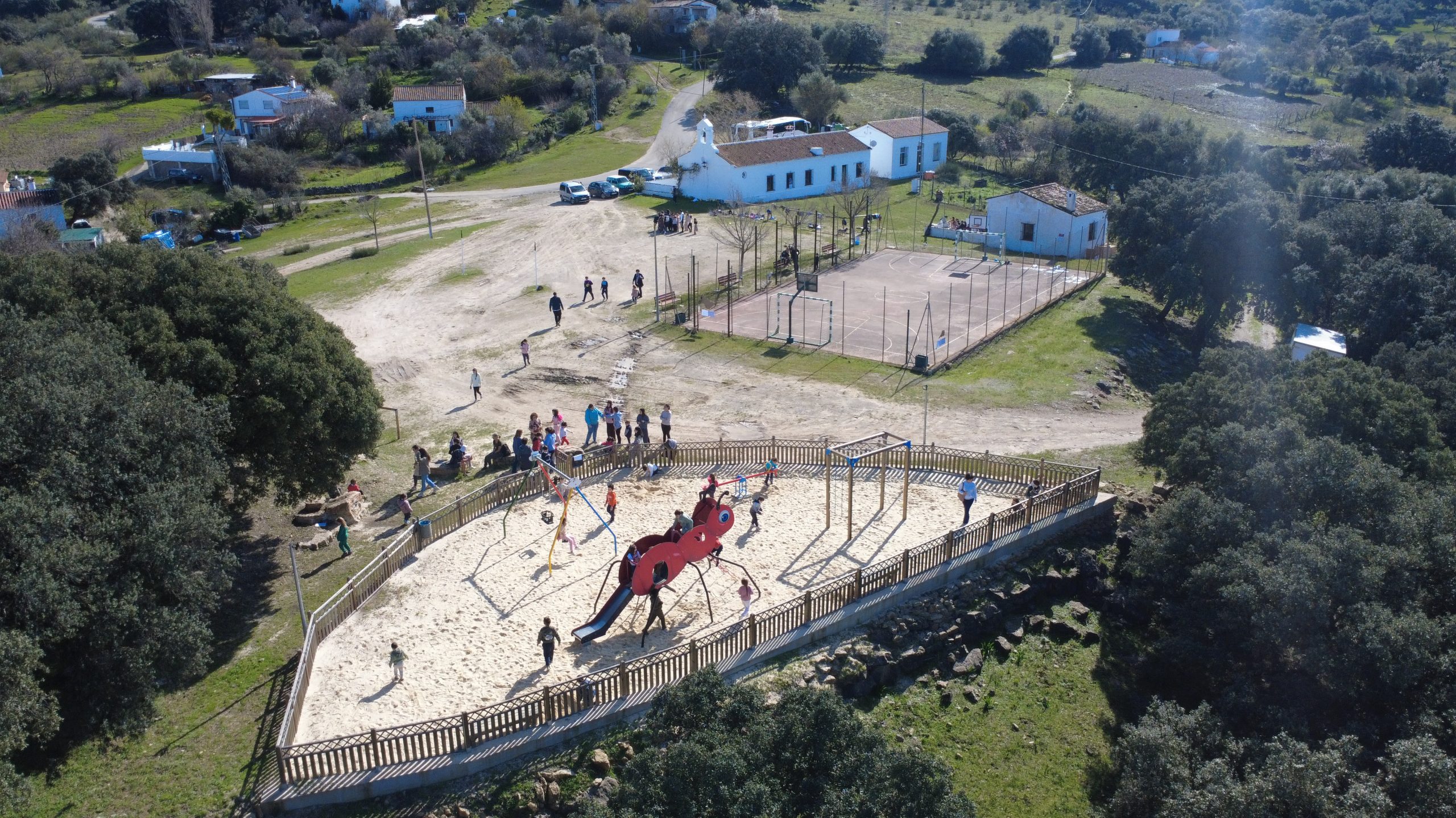 Siete Pilas acoge un encuentro escolar con motivo del Día de Andalucía
