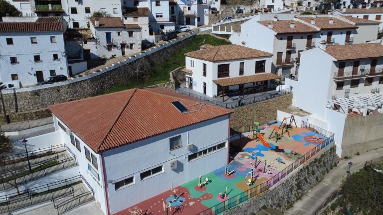 Benadalid finaliza la mejora de la accesibilidad al centro social