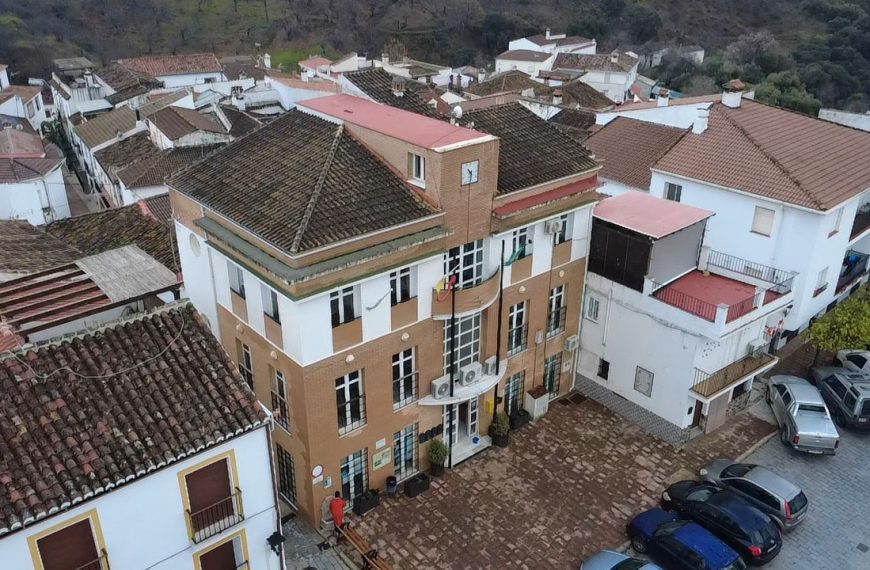 Faraján rehabilitará la fachada de su Ayuntamiento