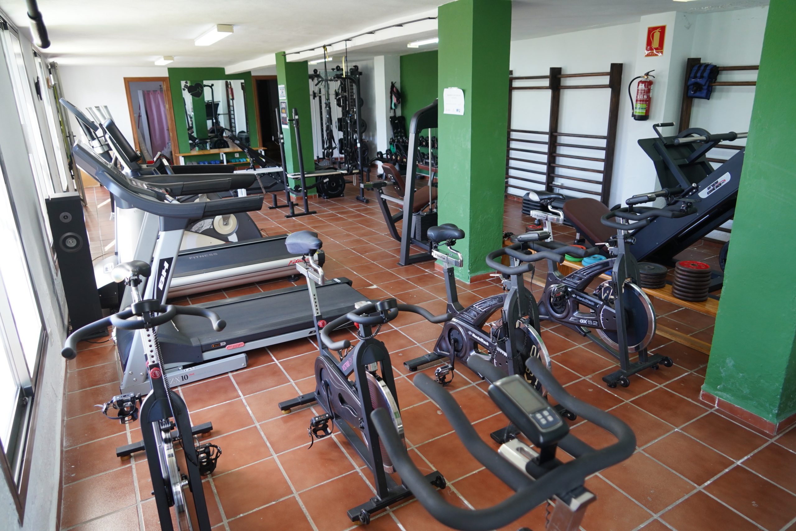 Jubrique adquiere nuevo equipamiento para su gimnasio municipal