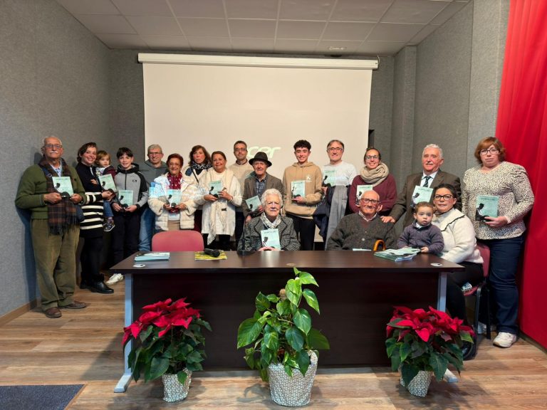 Benalauría publica el libro ‘Quintillas a los pueblos de Málaga’