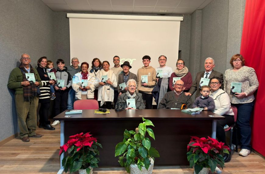 Benalauría publica el libro ‘Quintillas a los pueblos de Málaga’