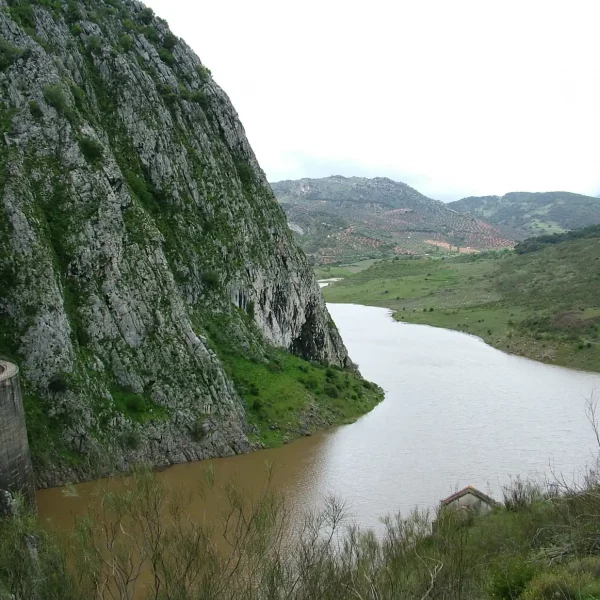 Pedro Fernández visita Benaoján para evaluar los daños del tren de borrascas