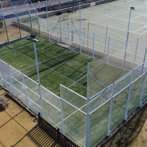 Cartajima renueva por completo su pista municipal de pádel