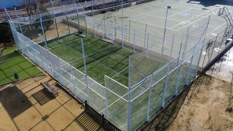 Cartajima renueva por completo su pista municipal de pádel