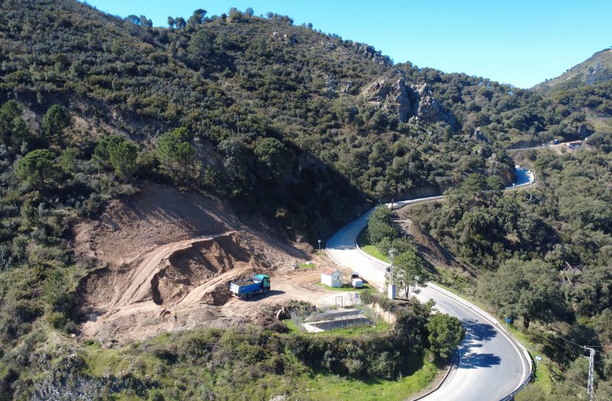 Reparan los daños del temporal en la carretera de acceso a Benarrabá