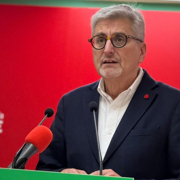 El PSOE exige al PP que aparte a la alcaldesa de Ronda y al alcalde de Estepona, cercados por la justicia