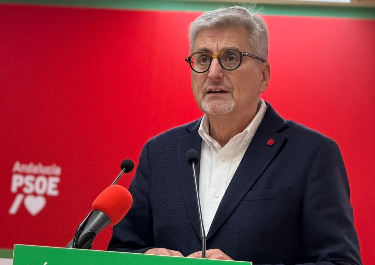 El PSOE exige al PP que aparte a la alcaldesa de Ronda y al alcalde de Estepona, cercados por la justicia