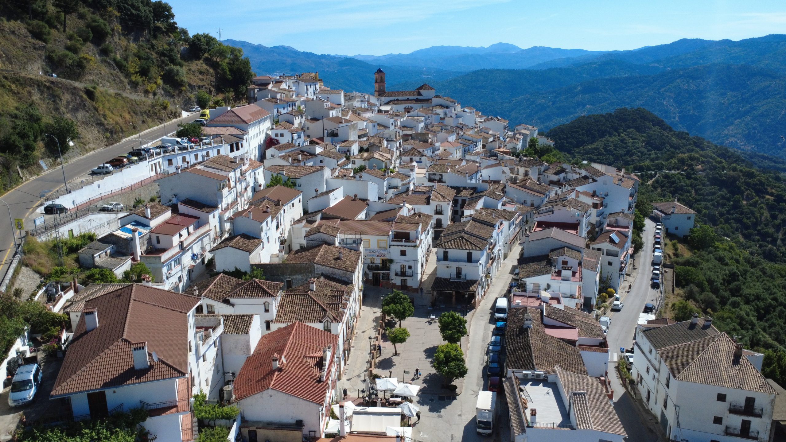 Algatocín abastecerá de calefacción a sus edificios públicos con una nueva red de calor sostenible por biomasa