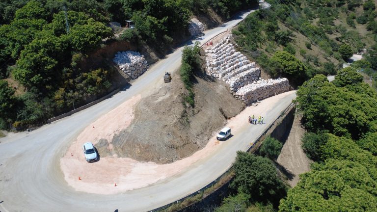 La Diputación cede a Benalauría un tramo de la carretera MA-8306 para la construcción de su nuevo parking