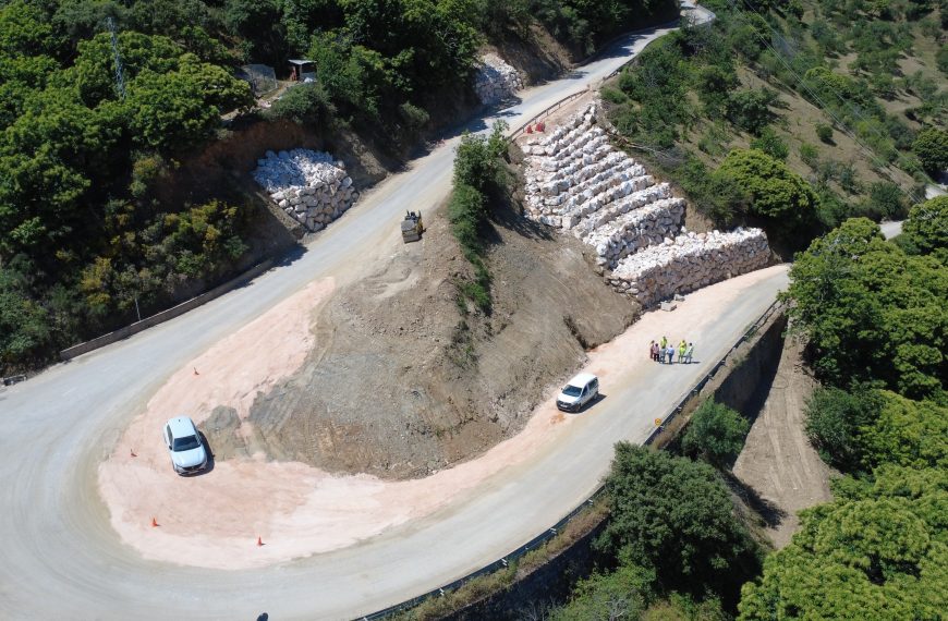 La Diputación cede a Benalauría un tramo de la carretera MA-8306 para la construcción de su nuevo parking