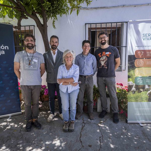 Fundación Unicaja y Serranías Vivas becan a nuevos pastores para impulsar la ganadería regenerativa.