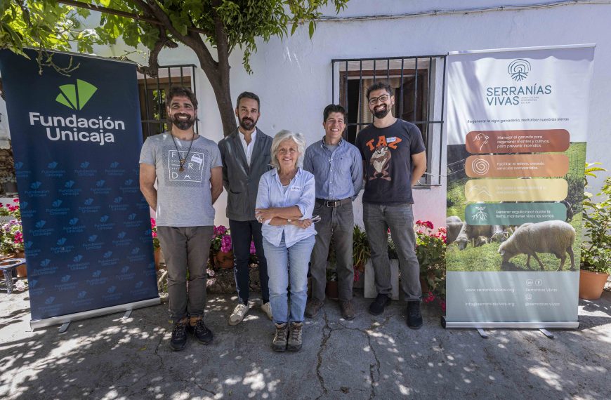 Fundación Unicaja y Serranías Vivas becan a nuevos pastores para impulsar la ganadería regenerativa.