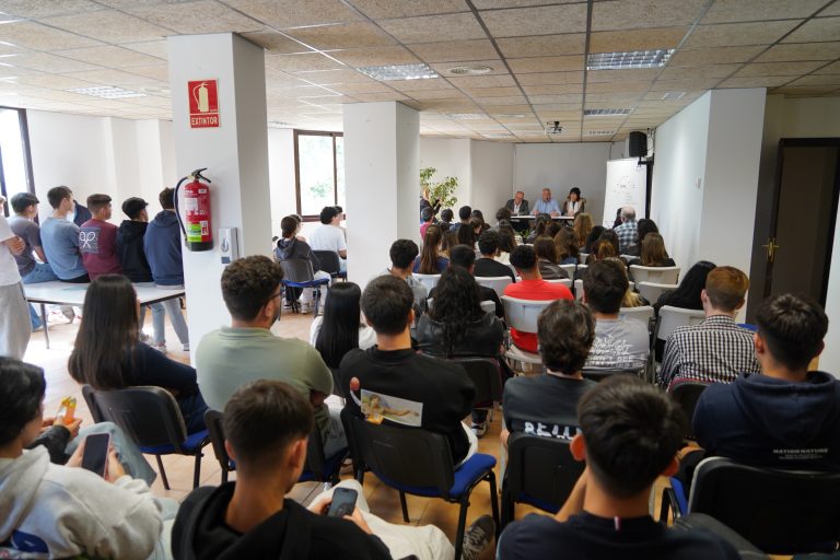 Alumnos de la UMA participan en una experiencia inmersiva en Benarrabá