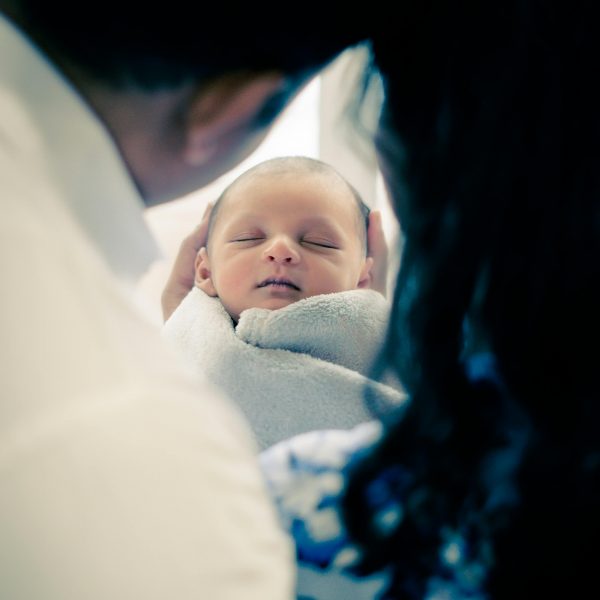 Más de 3.700 madres y padres malagueños disfrutan del permiso de nacimiento ampliado a 19 semanas