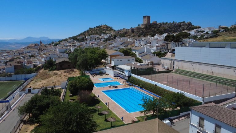 Cañete la Real ofrece entrada gratuita a la piscina municipal para personas con discapacidad y un acompañante