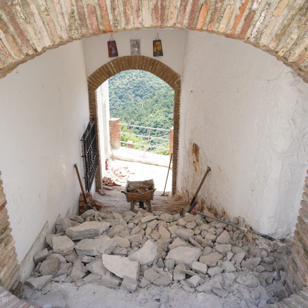 Algatocín mejora el acceso al edificio de la antigua biblioteca municipal