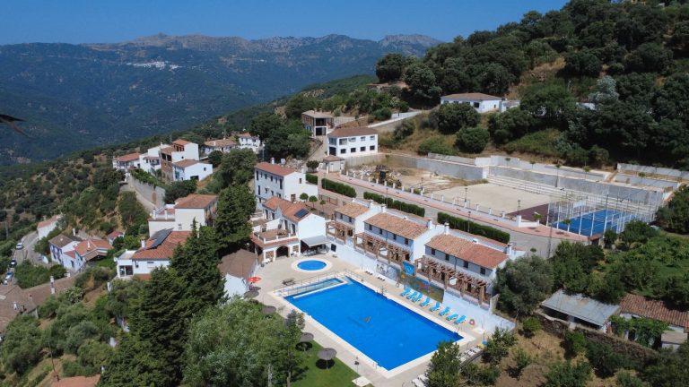 La piscina municipal de Jubrique ha abierto sus puertas al público para la temporada de verano