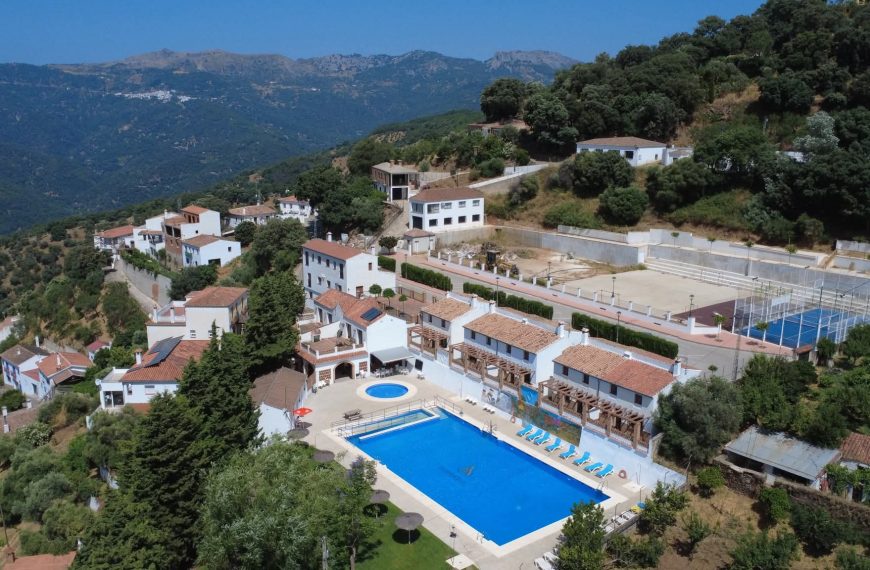 La piscina municipal de Jubrique ha abierto sus puertas al público para la temporada de verano