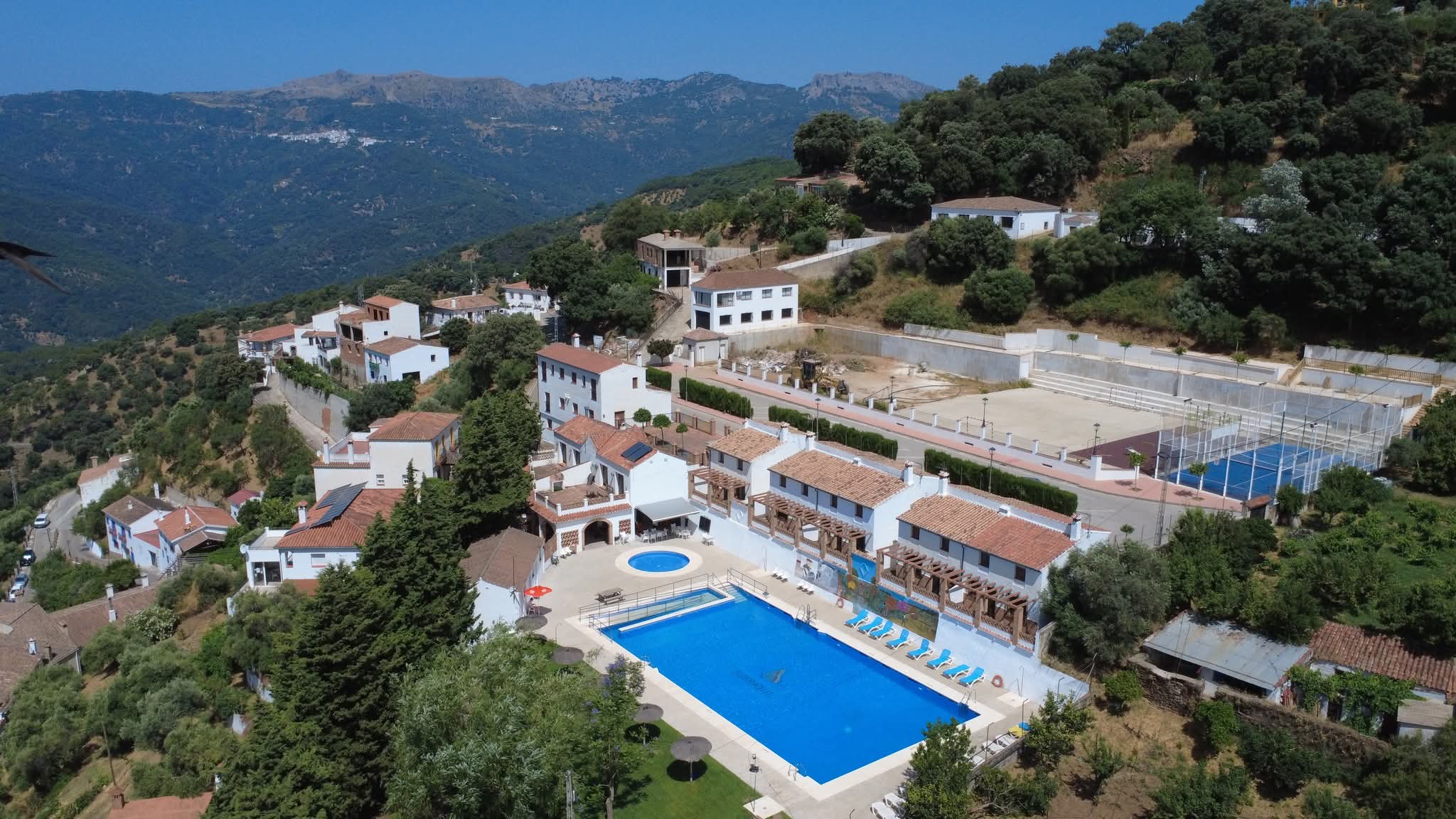 La piscina municipal de Jubrique ha abierto sus puertas al público para la temporada de verano