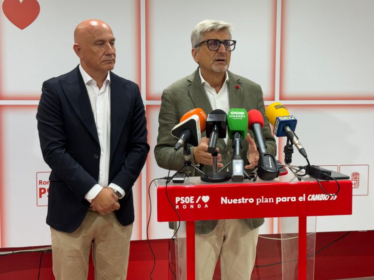 El PSOE exige a Juanma Moreno que actúe tras la apertura de juicio oral contra la alcaldesa de Ronda