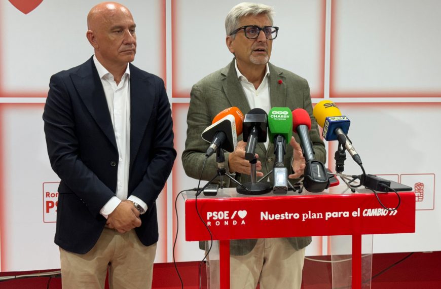 El PSOE exige a Juanma Moreno que actúe tras la apertura de juicio oral contra la alcaldesa de Ronda
