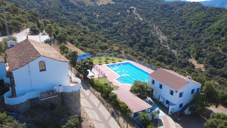 La piscina municipal de Alpandeire abre este martes la temporada de verano