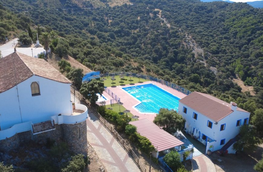La piscina municipal de Alpandeire abre este martes la temporada de verano