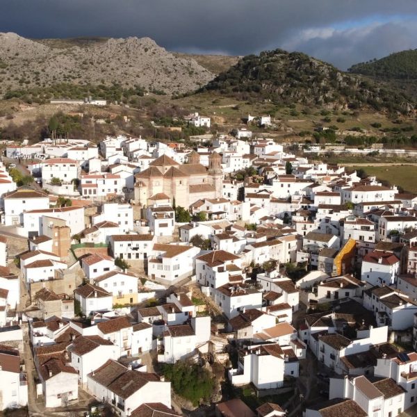 Alpandeire continúa su programación de verano con copla, música y observación astronómica