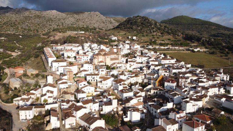 Alpandeire continúa su programación de verano con copla, música y observación astronómica