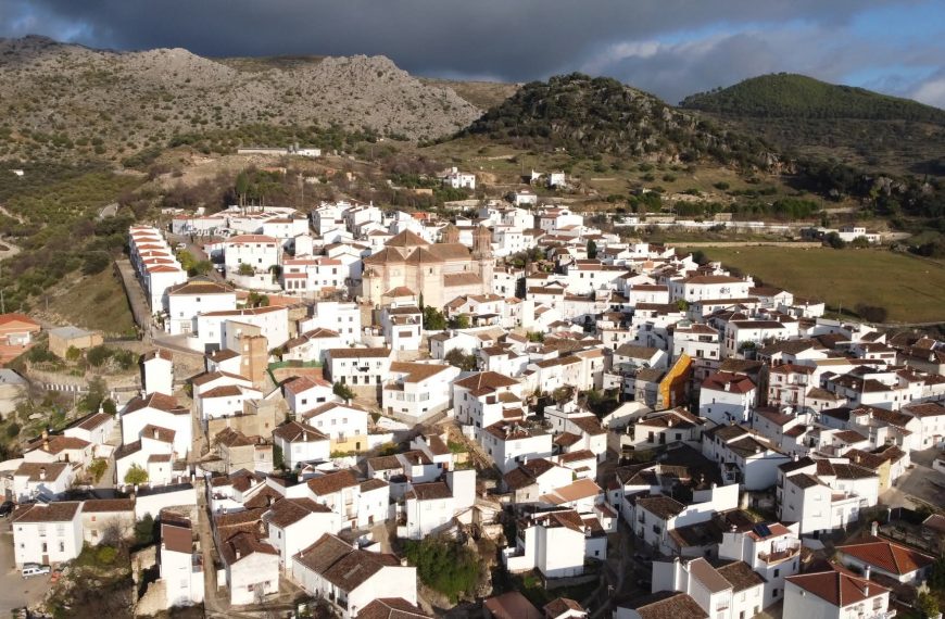 Alpandeire continúa su programación de verano con copla, música y observación astronómica