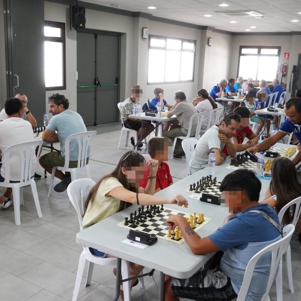 Faraján acercó el ajedrez a vecinos de todas las edades con clases durante el mes de julio