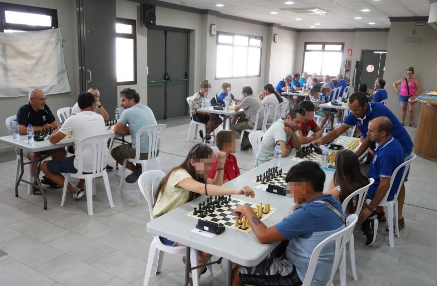 Faraján acercó el ajedrez a vecinos de todas las edades con clases durante el mes de julio