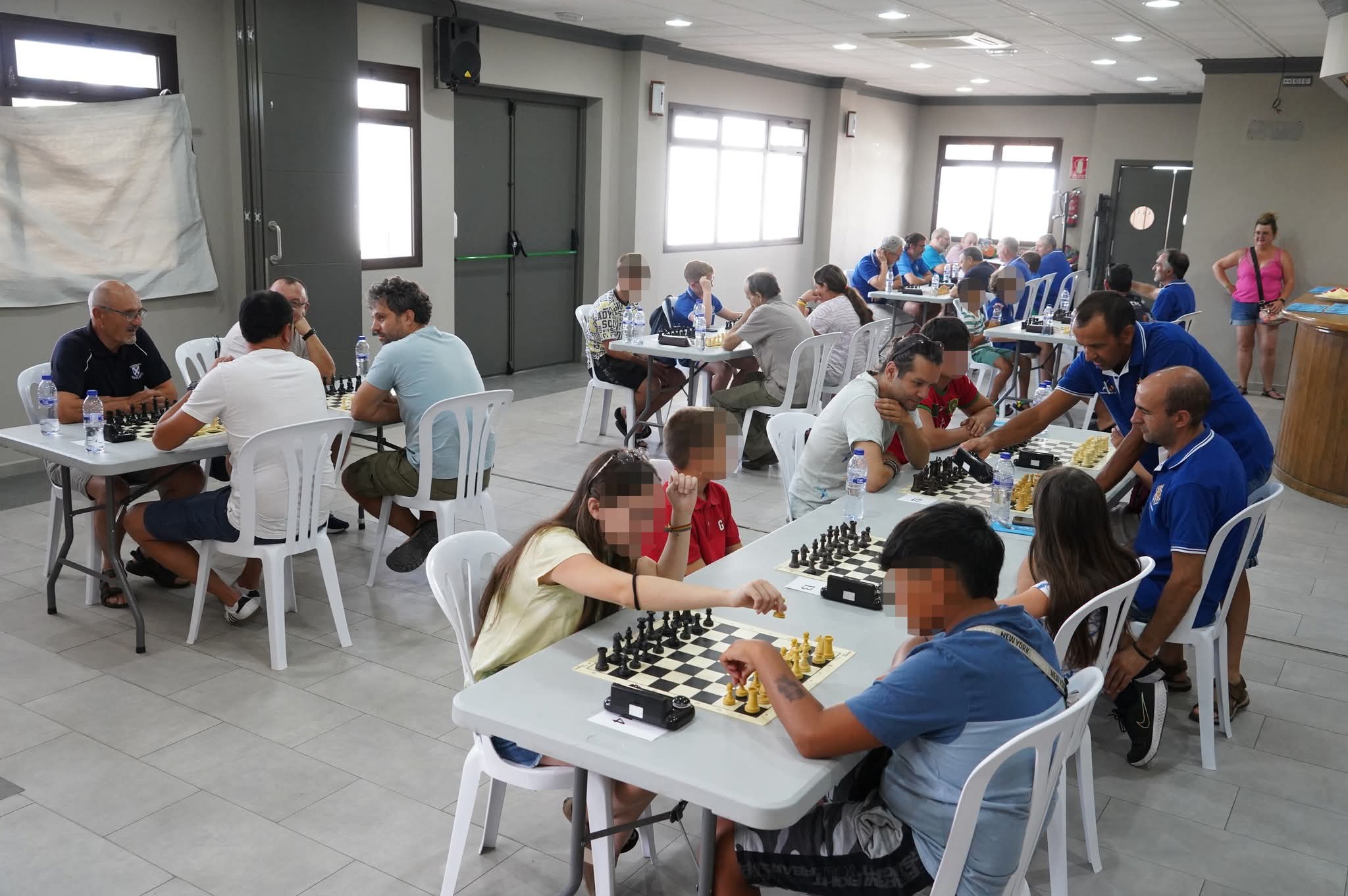 Faraján acercó el ajedrez a vecinos de todas las edades con clases durante el mes de julio