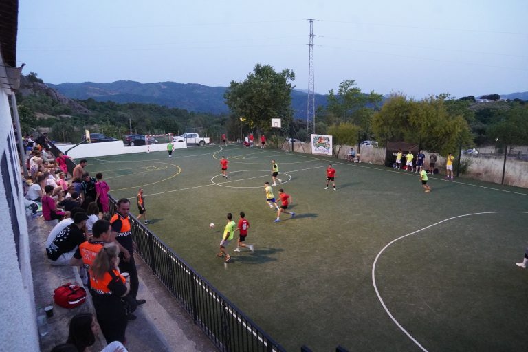 Alpandeire celebra con éxito su primer torneo de 24 horas de fútbol sala
