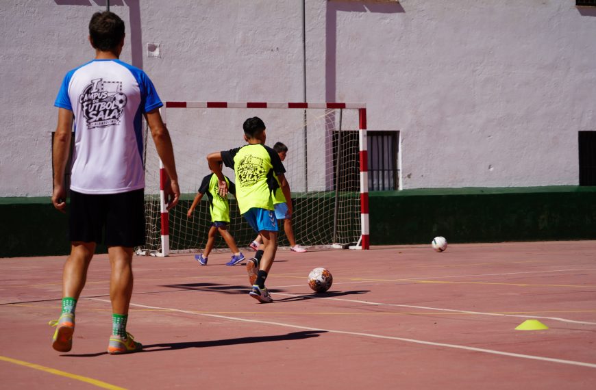 Algatocín celebra su I Campus de Fútbol Sala con la participación de una veintena de niños y niñas