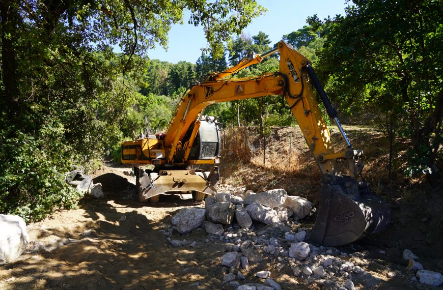 Jubrique repara el camino del Charco Esteban tras los daños provocados por las lluvias