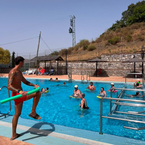 Benalauría clausura su campaña de natación con alrededor de 30 participantes