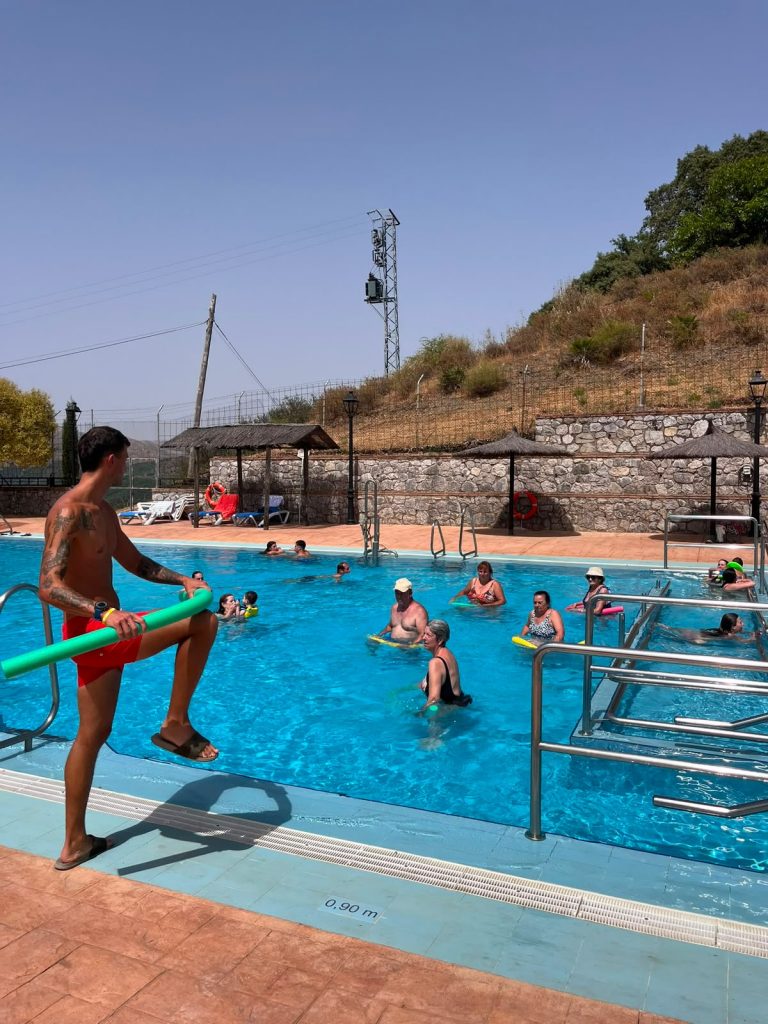 Benalauría clausura su campaña de natación con alrededor de 30 participantes