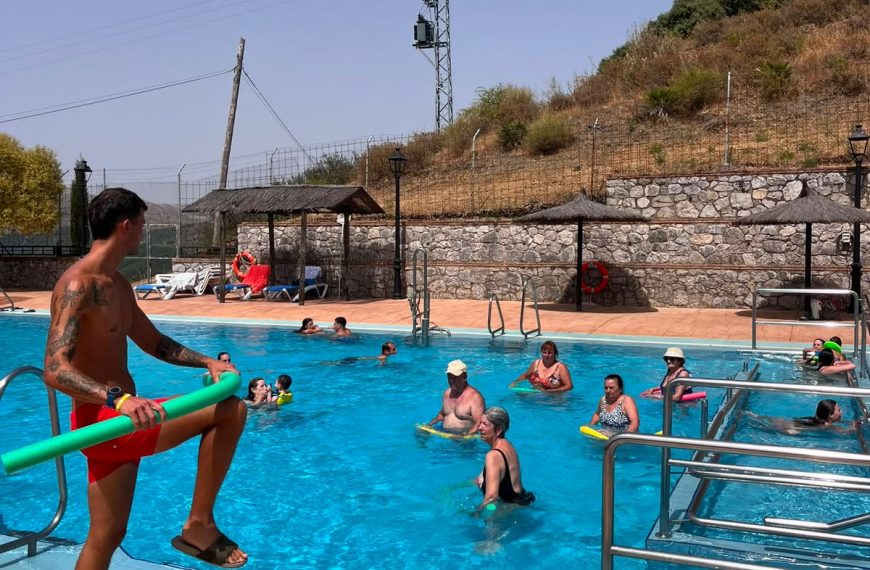 Benalauría clausura su campaña de natación con alrededor de 30 participantes