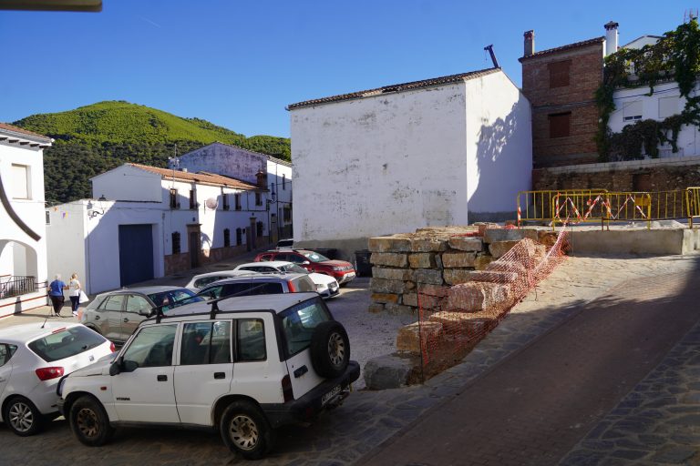 Faraján proyecta nuevas viviendas públicas y un aparcamiento de dos plantas en el centro